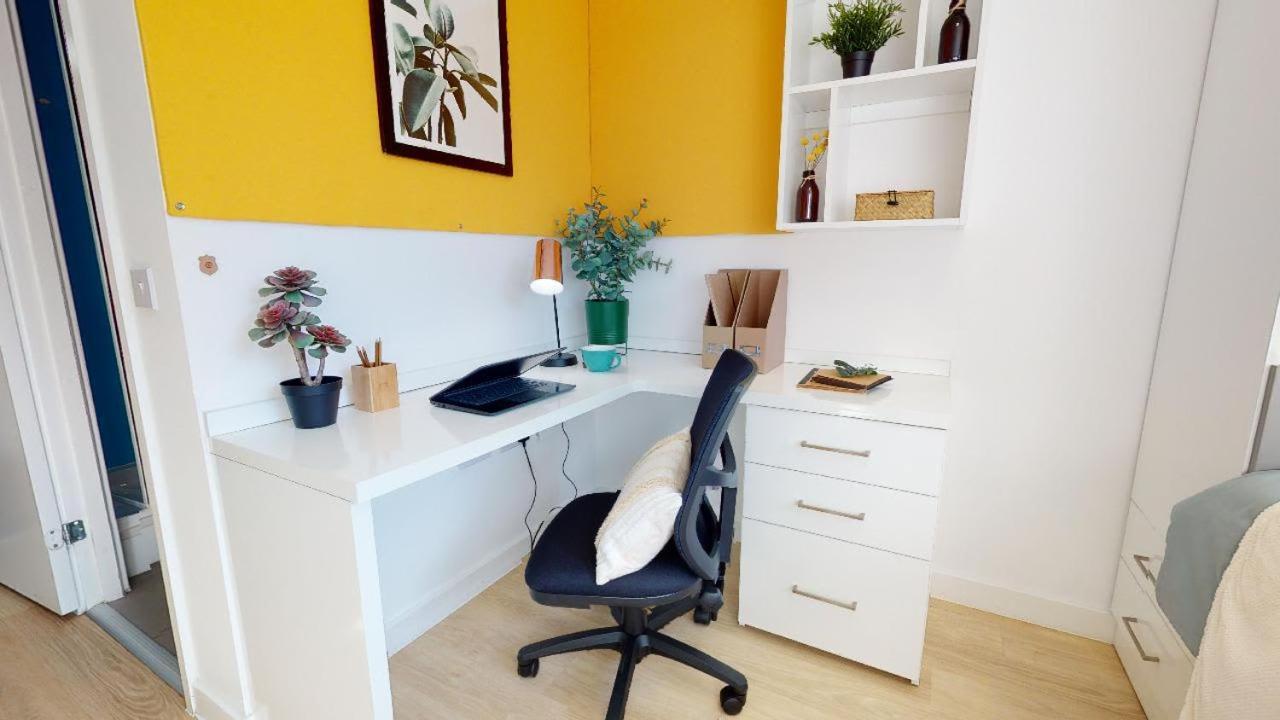 For Students Only Private Bedrooms With Shared Kitchen And Studios At Iq Haywood House In Londra Dış mekan fotoğraf